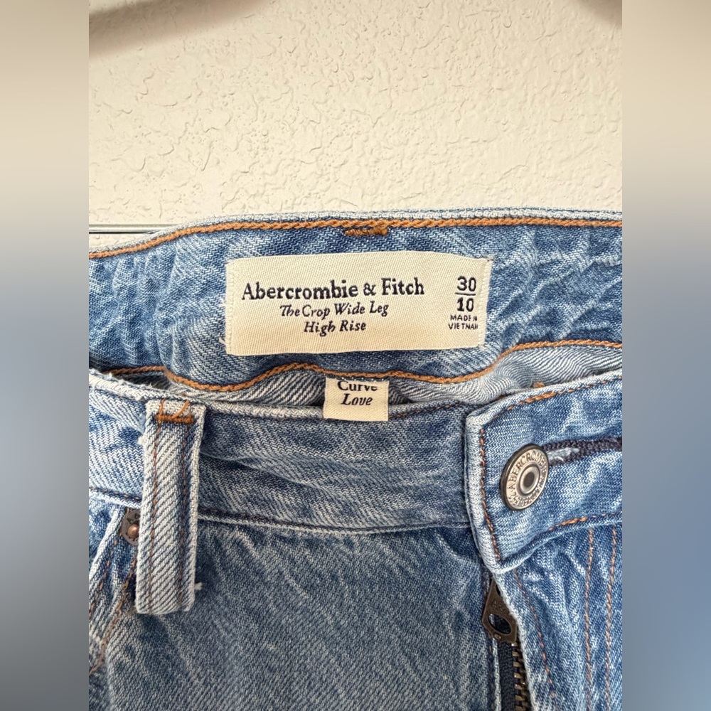 Abercrombie & Fitch Curve Love High Rise Crop Wide Leg Jeans | Size 10 - Picture 4 of 7